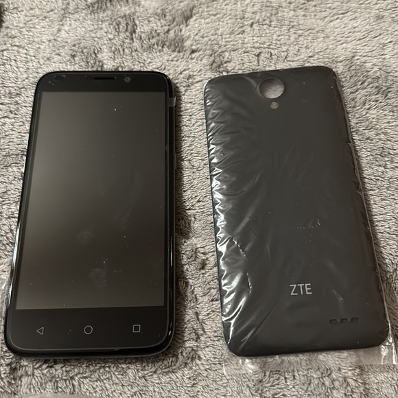 ZTE Z851 cell phone - Picture 3 of 4